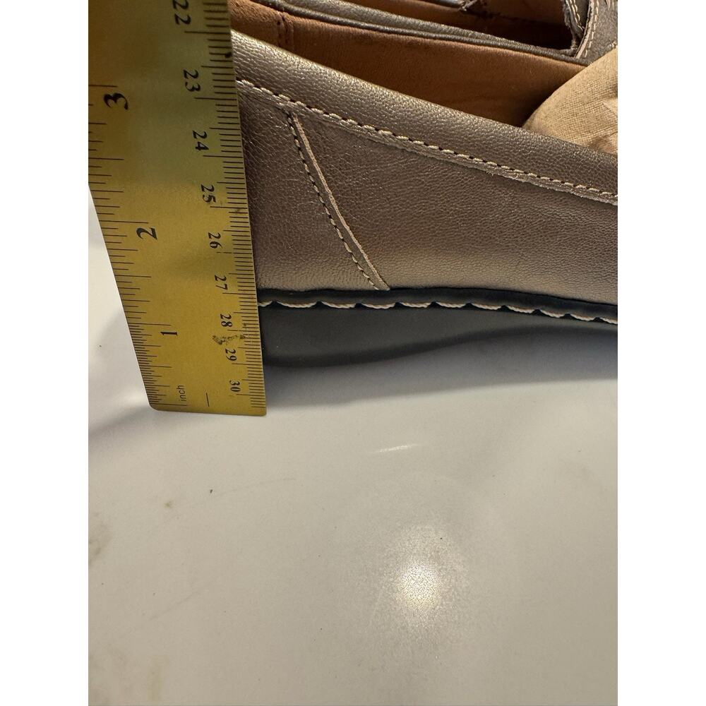 Clarks Collection Womens 8 Metallic Pewter Loafers Fring Tie Accent Comfort - Picture 4 of 5
